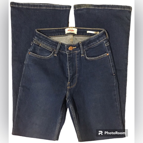 Wrangler Woman’s Bootcut Jeans Fierce Flare NWOT Size 25 - Picture 2 of 5